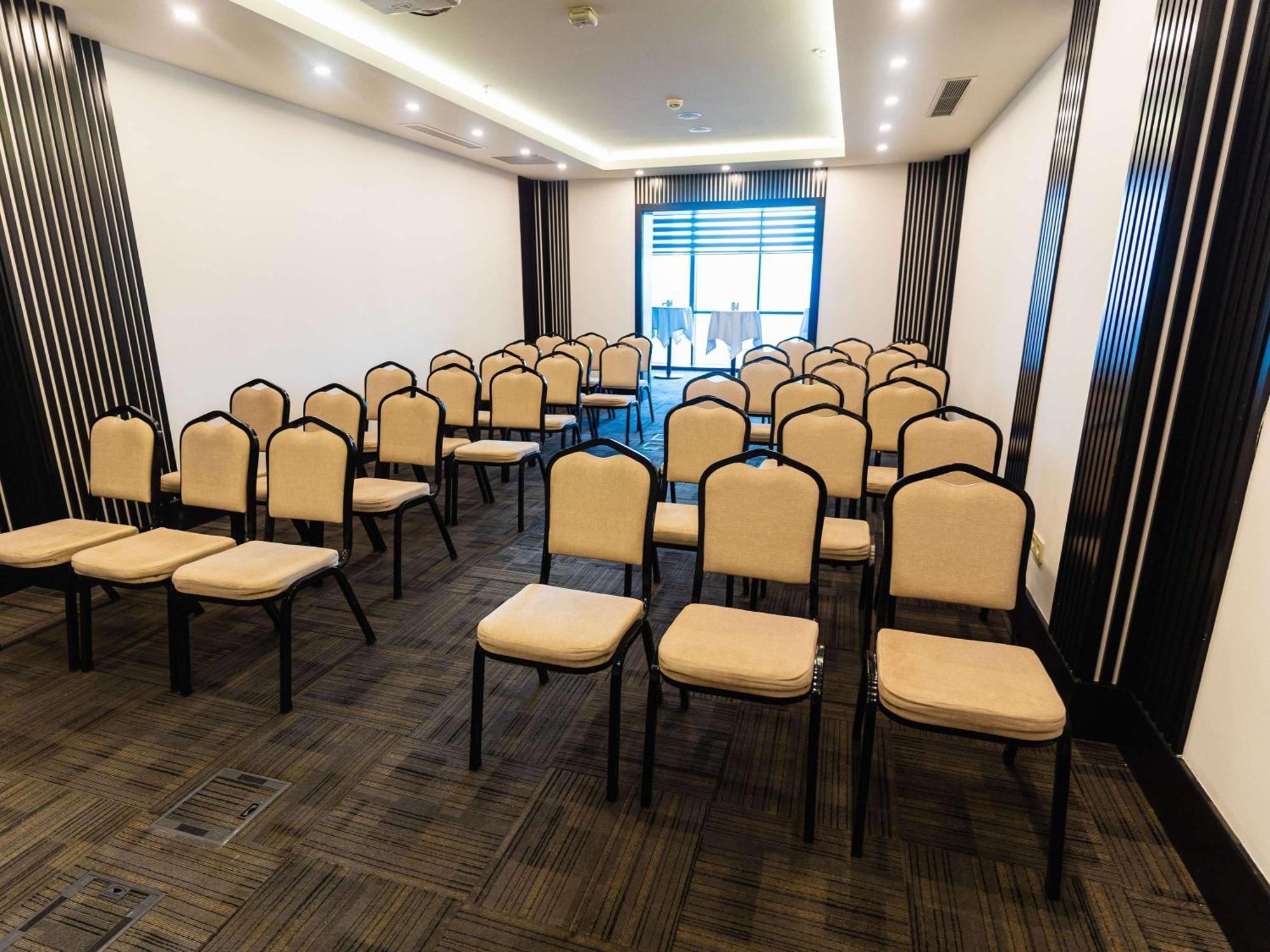 Mercure Baku City Екстериор снимка